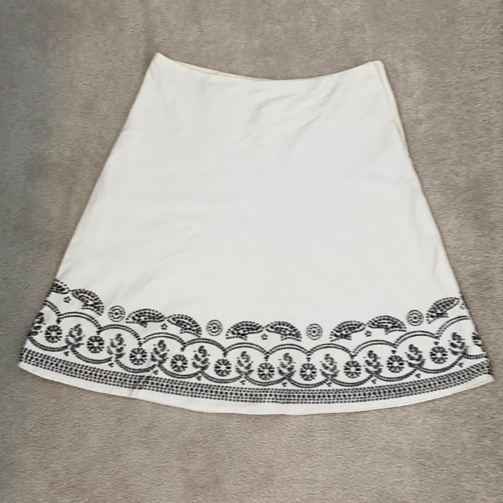 WHBM 14 white A-line skirt w/black bead details